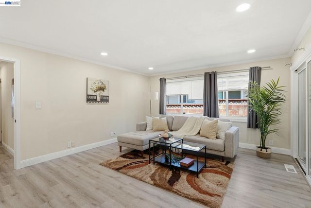 1204 Vistagrand Dr, San Leandro, CA 94577
