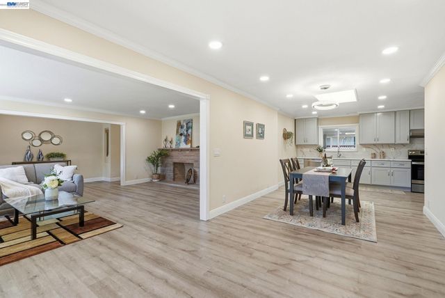 1204 Vistagrand Dr, San Leandro, CA 94577