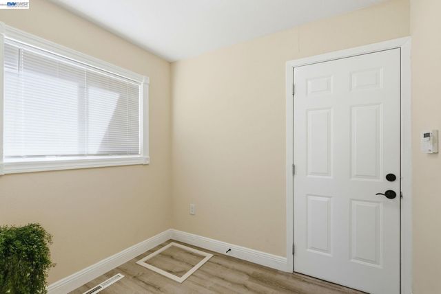 1204 Vistagrand Dr, San Leandro, CA 94577