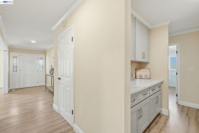 1204 Vistagrand Dr, San Leandro, CA 94577