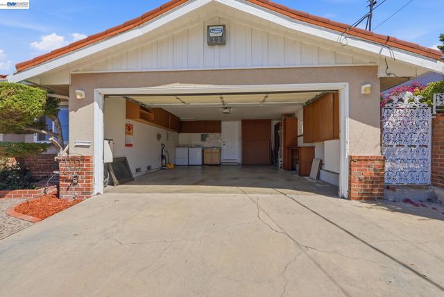 1204 Vistagrand Dr, San Leandro, CA 94577