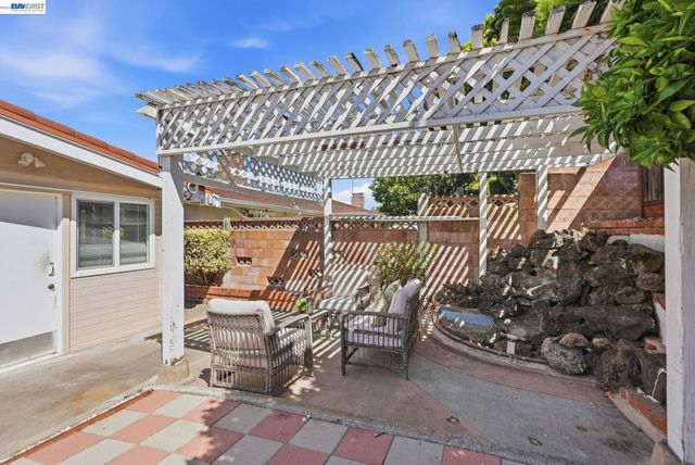 1204 Vistagrand Dr, San Leandro, CA 94577