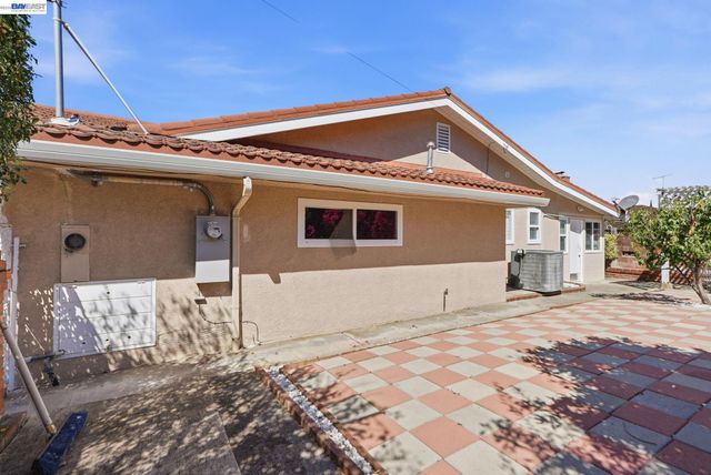 1204 Vistagrand Dr, San Leandro, CA 94577
