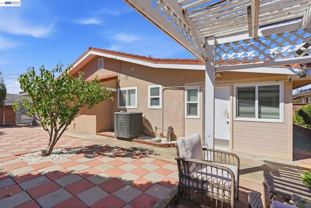 1204 Vistagrand Dr, San Leandro, CA 94577