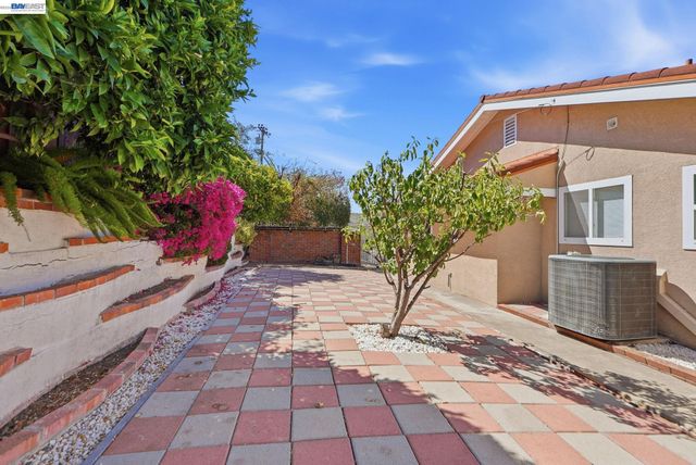 1204 Vistagrand Dr, San Leandro, CA 94577