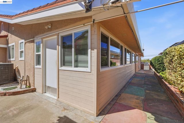 1204 Vistagrand Dr, San Leandro, CA 94577
