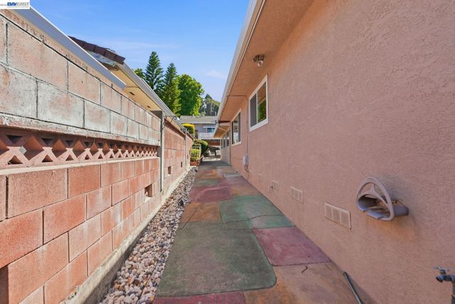 1204 Vistagrand Dr, San Leandro, CA 94577
