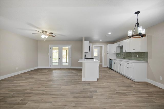 209 N Lazy Lane, Clute, TX 77531