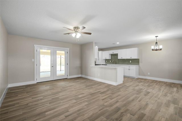 209 N Lazy Lane, Clute, TX 77531