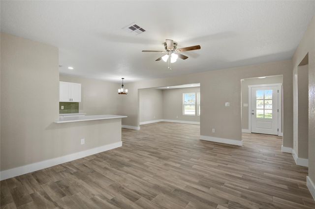 209 N Lazy Lane, Clute, TX 77531