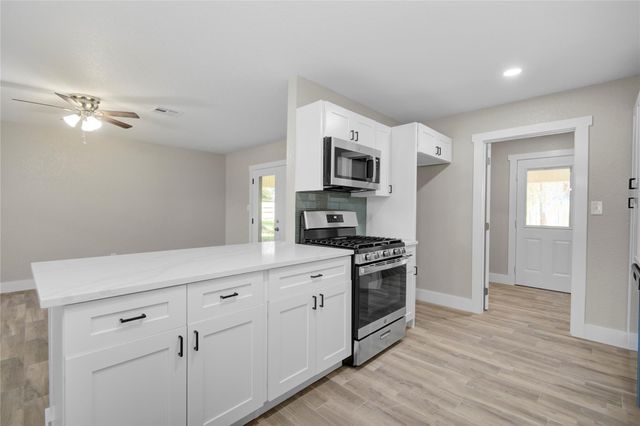 209 N Lazy Lane, Clute, TX 77531