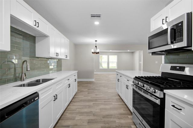 209 N Lazy Lane, Clute, TX 77531