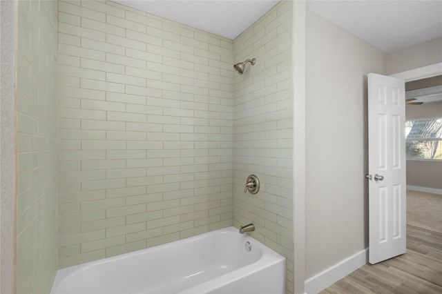 209 N Lazy Lane, Clute, TX 77531