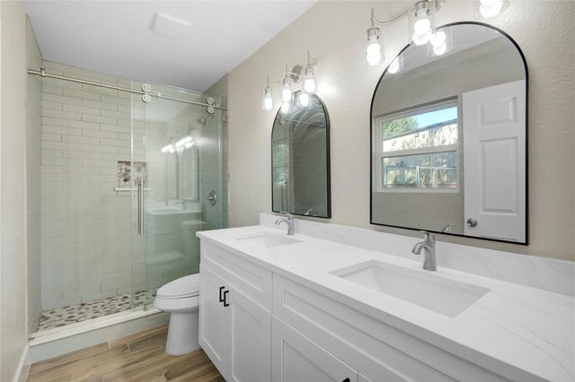 209 N Lazy Lane, Clute, TX 77531