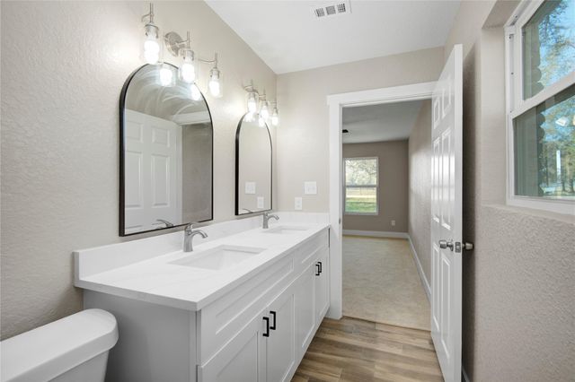 209 N Lazy Lane, Clute, TX 77531