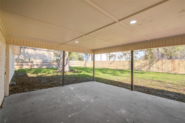 209 N Lazy Lane, Clute, TX 77531