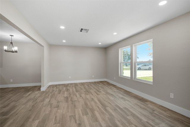 209 N Lazy Lane, Clute, TX 77531