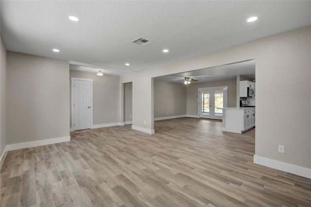 209 N Lazy Lane, Clute, TX 77531