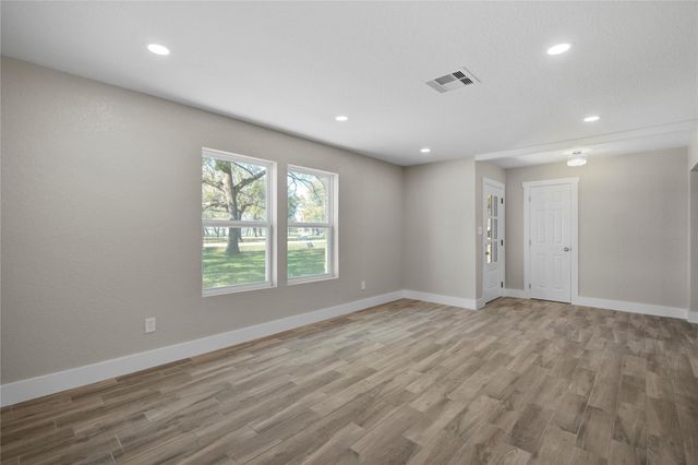 209 N Lazy Lane, Clute, TX 77531