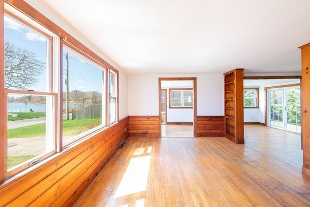 8 Providence St, Falmouth, MA 02536