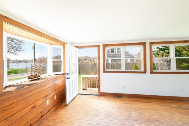 8 Providence St, Falmouth, MA 02536