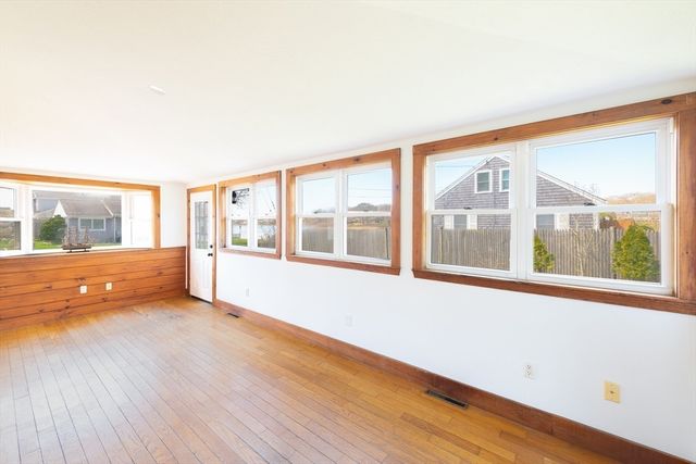 8 Providence St, Falmouth, MA 02536