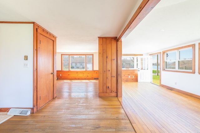 8 Providence St, Falmouth, MA 02536