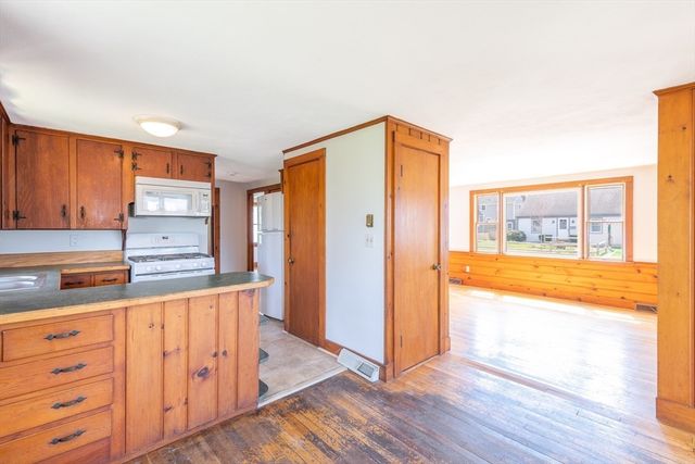 8 Providence St, Falmouth, MA 02536