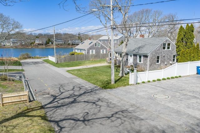 8 Providence St, Falmouth, MA 02536