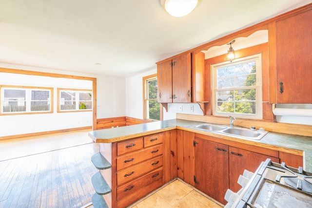 8 Providence St, Falmouth, MA 02536