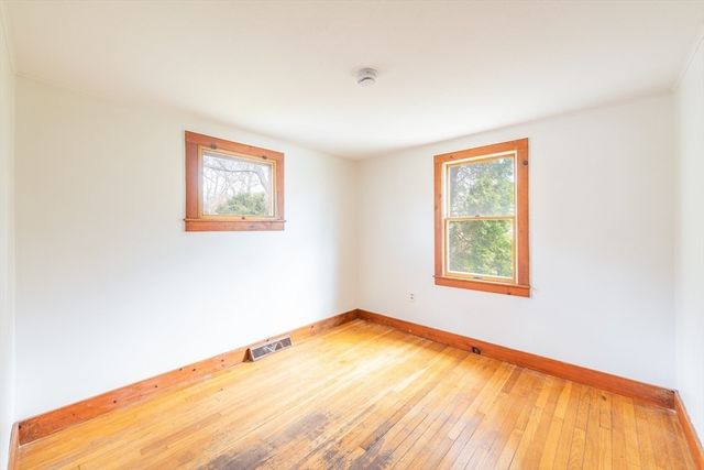 8 Providence St, Falmouth, MA 02536