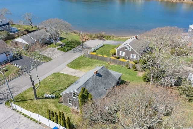 8 Providence St, Falmouth, MA 02536