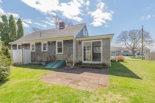 8 Providence St, Falmouth, MA 02536