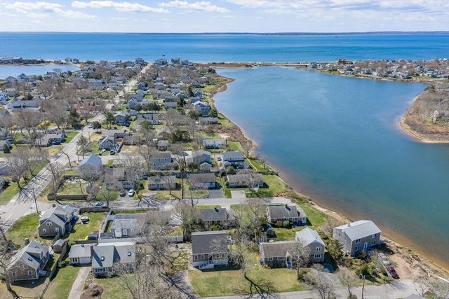 8 Providence St, Falmouth, MA 02536