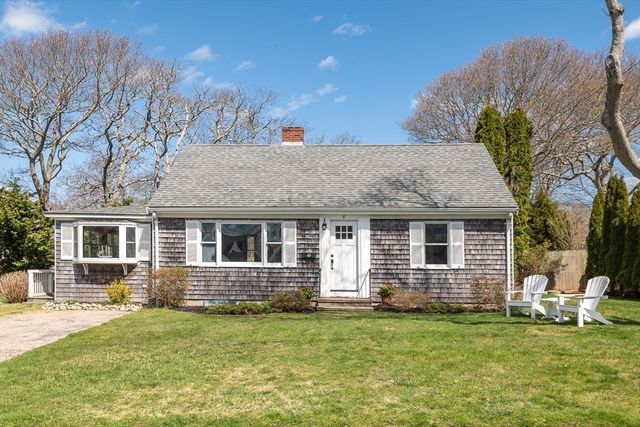 8 Providence St, Falmouth, MA 02536