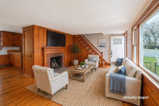 8 Providence St, Falmouth, MA 02536