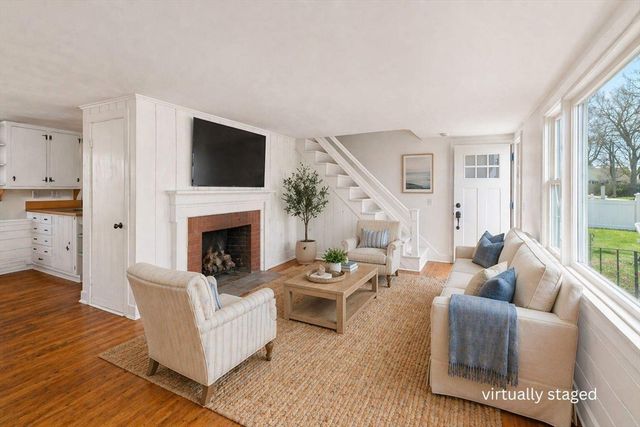 8 Providence St, Falmouth, MA 02536