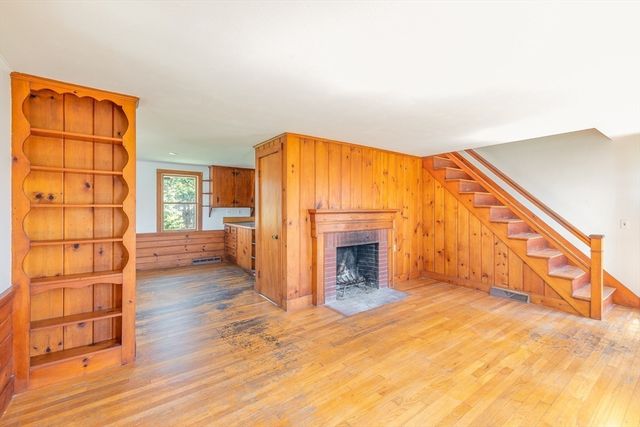 8 Providence St, Falmouth, MA 02536