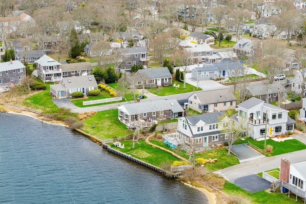 8 Providence St, Falmouth, MA 02536