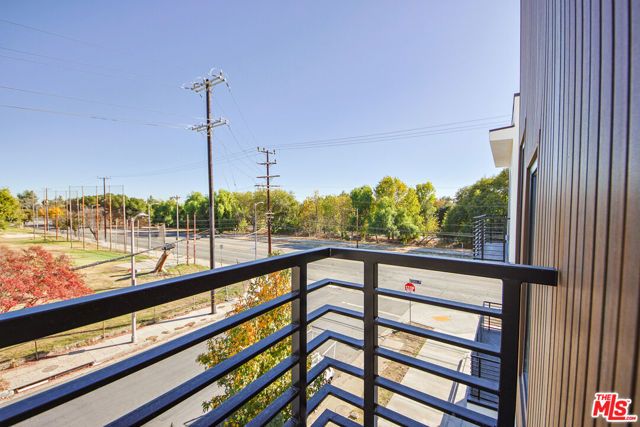 6405 Odessa Avenue, Los Angeles, CA 91406
