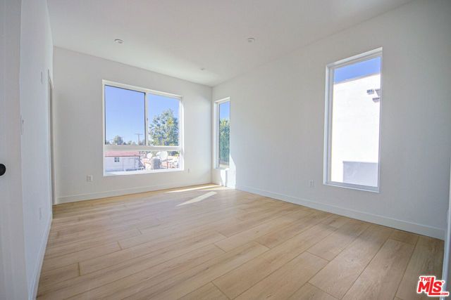 6405 Odessa Avenue, Los Angeles, CA 91406