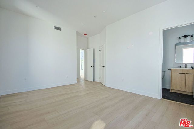 6405 Odessa Avenue, Los Angeles, CA 91406