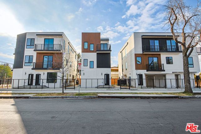 6405 Odessa Avenue, Los Angeles, CA 91406