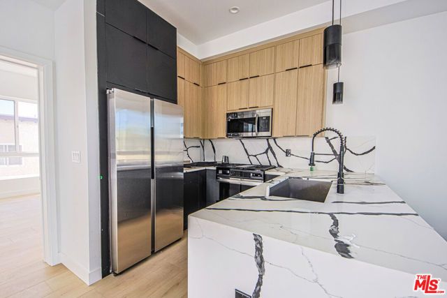 6405 Odessa Avenue, Los Angeles, CA 91406