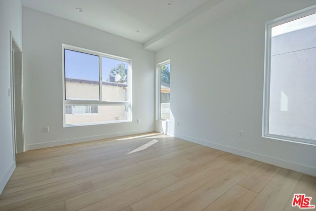 6405 Odessa Avenue, Los Angeles, CA 91406