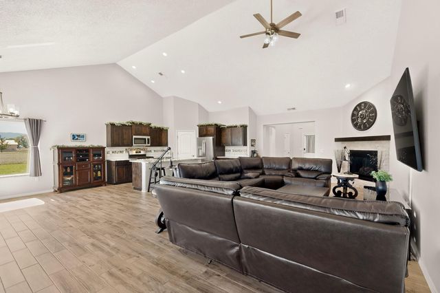5 Eli Court, Belen, NM 87002