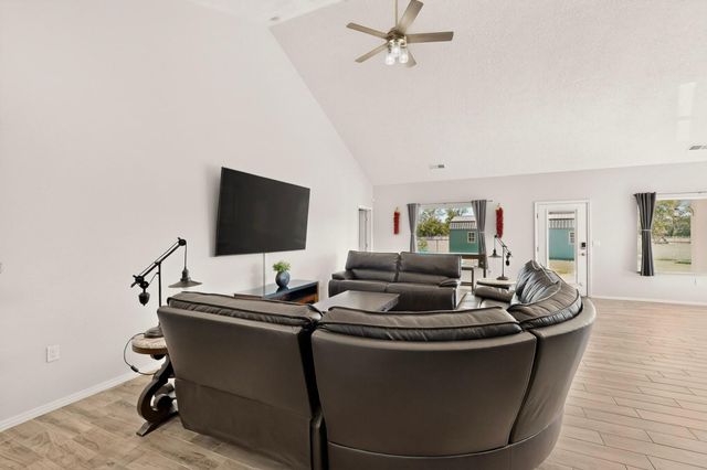 5 Eli Court, Belen, NM 87002