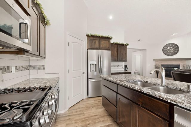 5 Eli Court, Belen, NM 87002