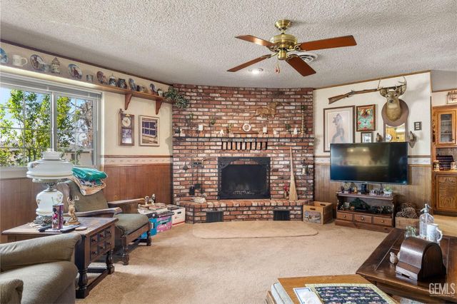 7240 Olive Drive, Bakersfield, CA 93308