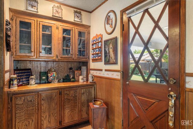 7240 Olive Drive, Bakersfield, CA 93308